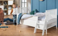 Babybett Felie, kreideweiß, Ausgezeichnet mit dem German Design Award 2023 in Gold
