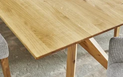 Design-Tisch Modella, Wildeiche massiv