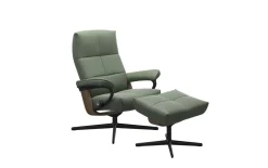 Leder Ruhesessel David (M), Batick Thyme green, Gestell Cross smoked Oak Nachbildung