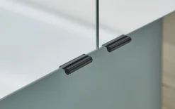 Spiegelschrank 2-türig, Polar Pinie Nachbildung, Absetzung in schwarz